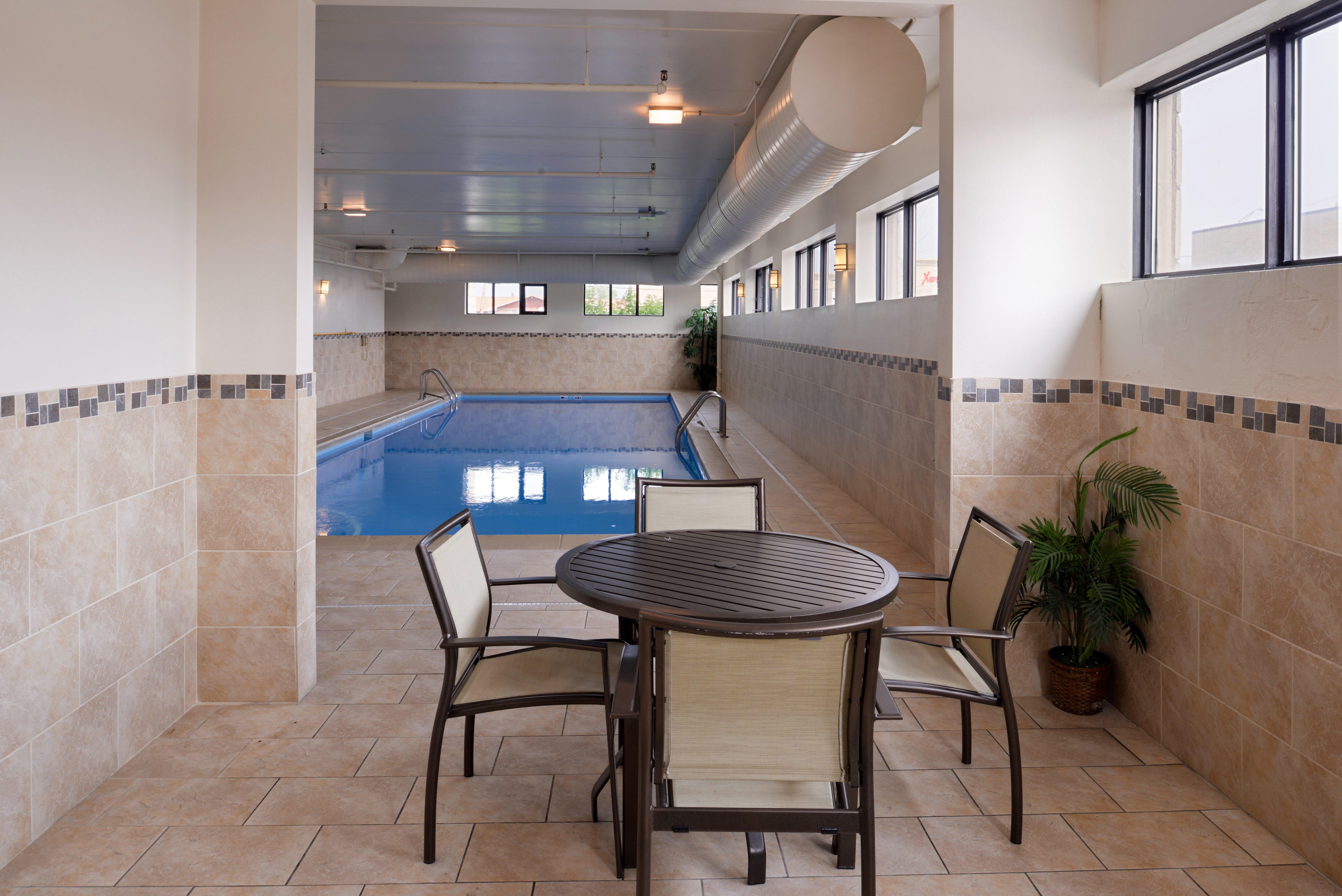 Holiday Inn Express Crestwood By Ihg Exterior foto