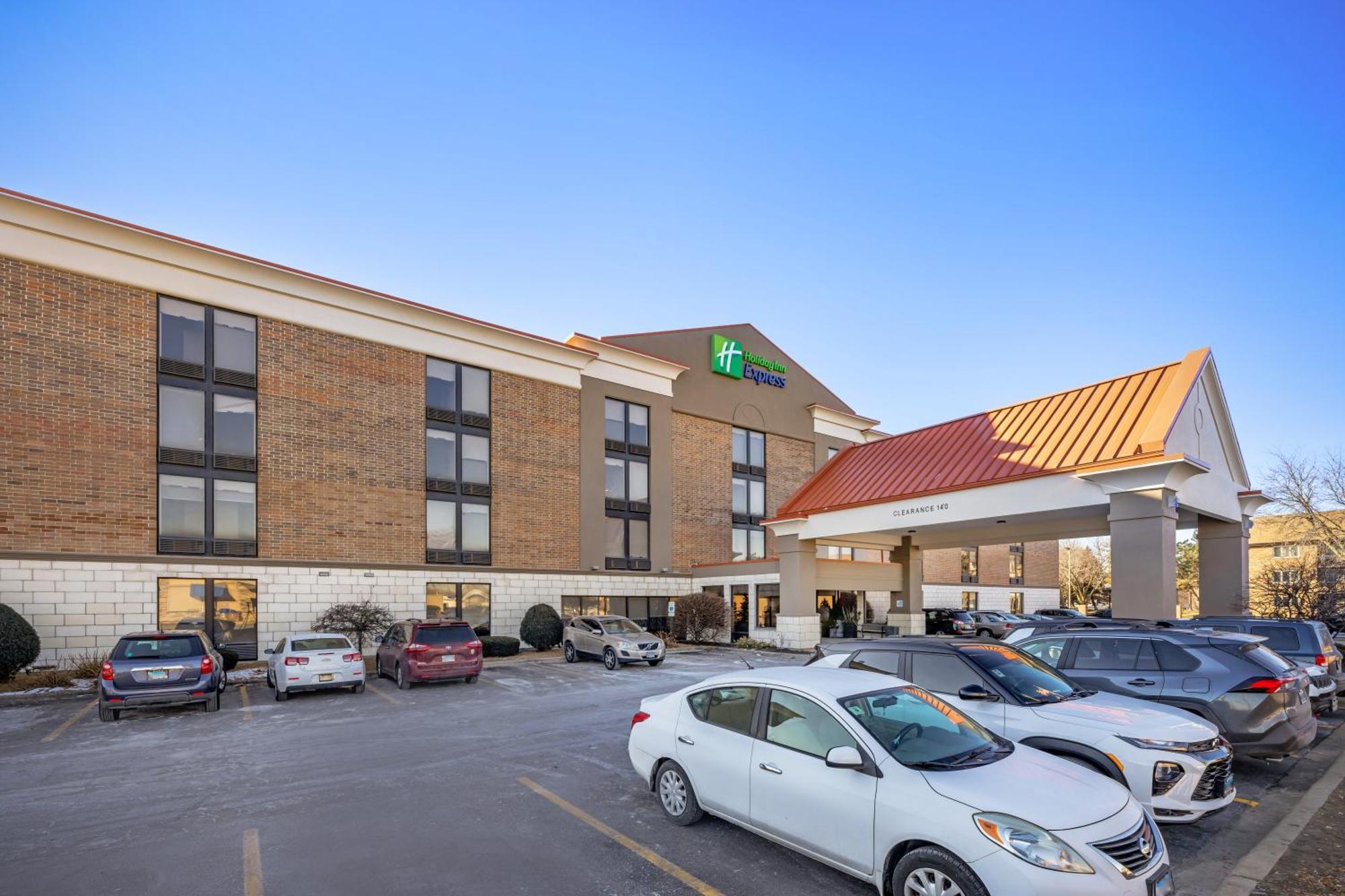 Holiday Inn Express Crestwood By Ihg Exterior foto