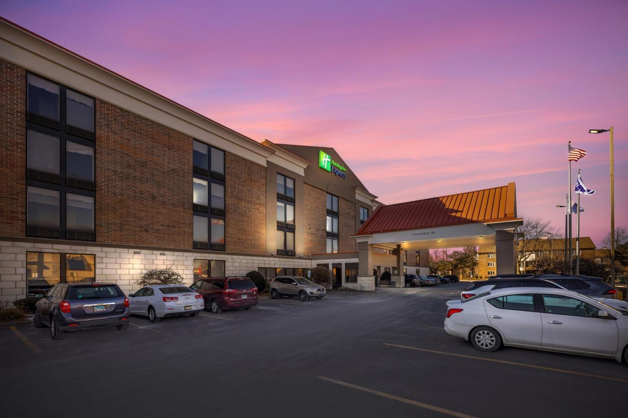 Holiday Inn Express Crestwood By Ihg Exterior foto
