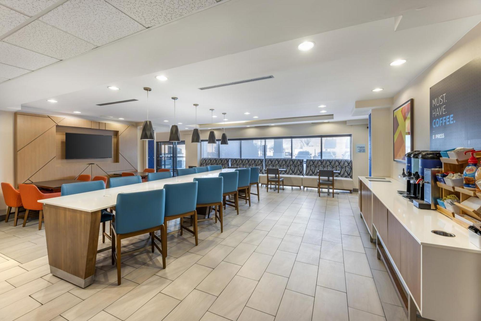 Holiday Inn Express Crestwood By Ihg Exterior foto