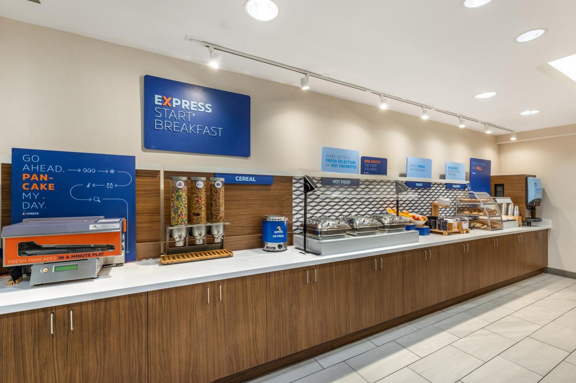 Holiday Inn Express Crestwood By Ihg Exterior foto